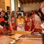 מלון דירות Borgo Pianello Country Resort 4*
