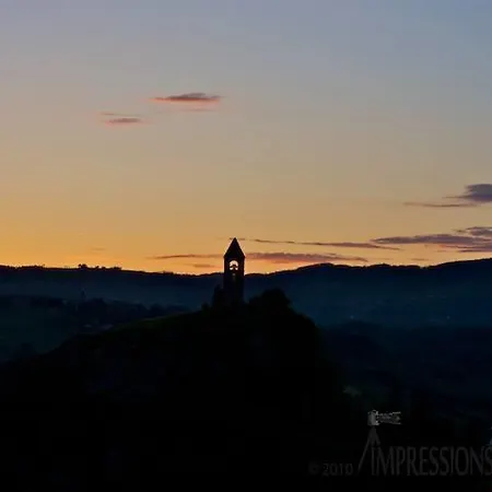 Lägenhetshotell Borgo Pianello Country Resort Lizzano In Belvedere