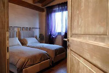 Borgo Pianello Country Resort شقة فندقية